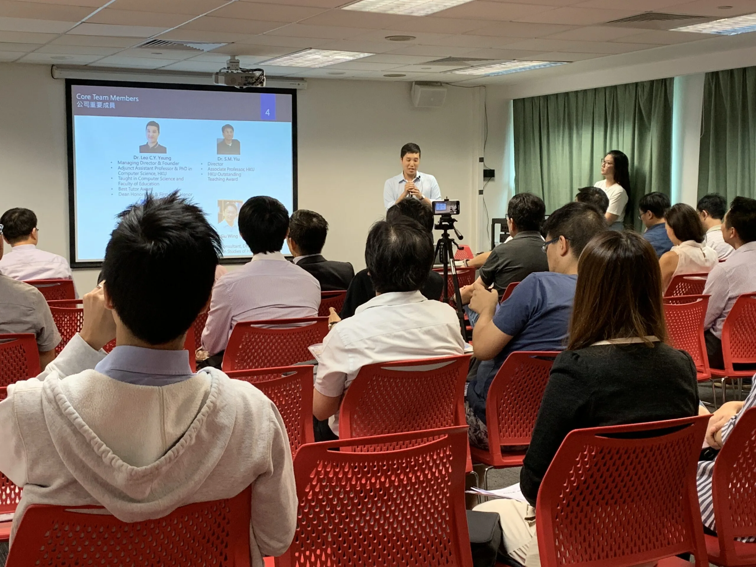 Una Launch - Online Management System for Teaching AI