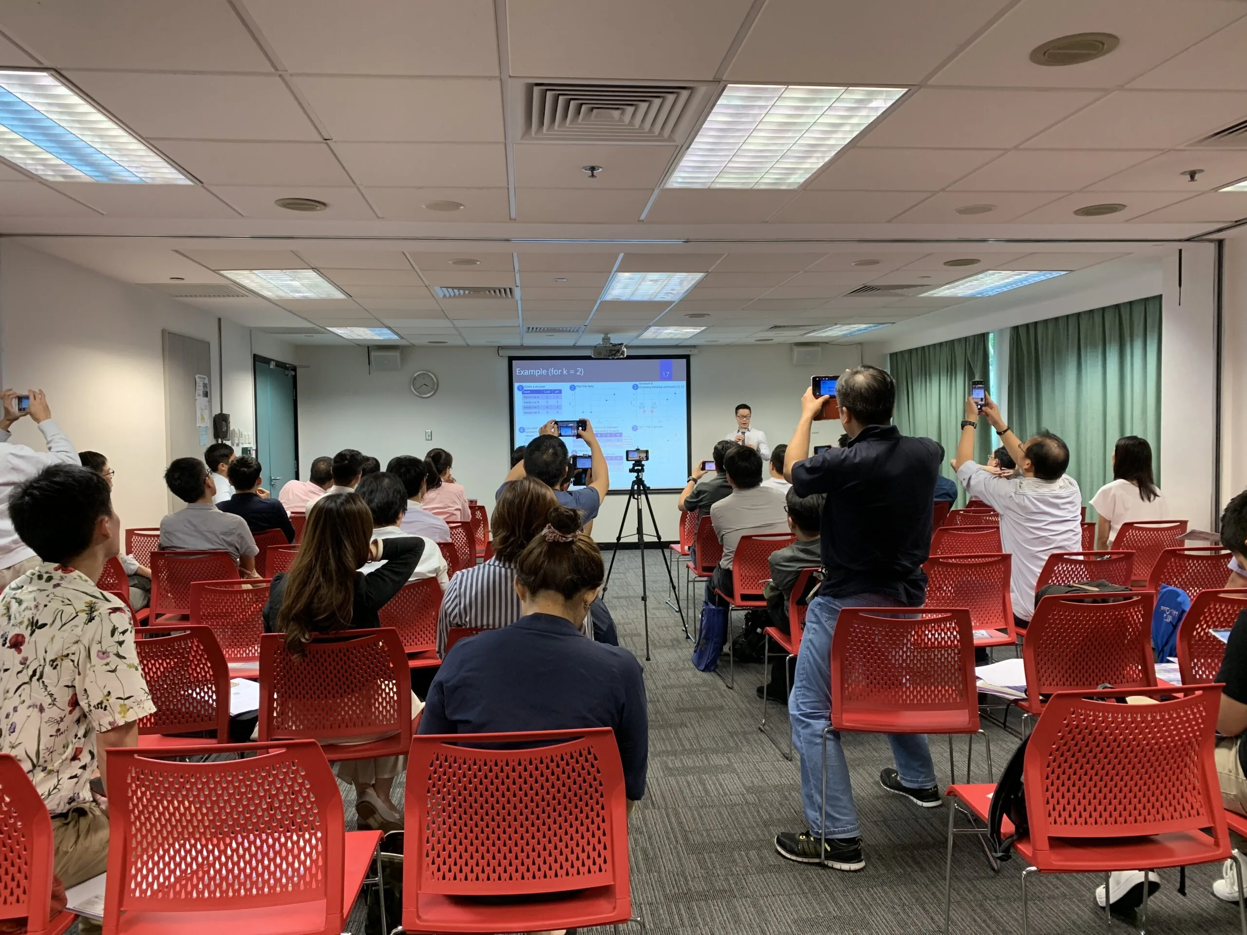 Online management system for teaching Artificial Intelligence at Innocentre 3