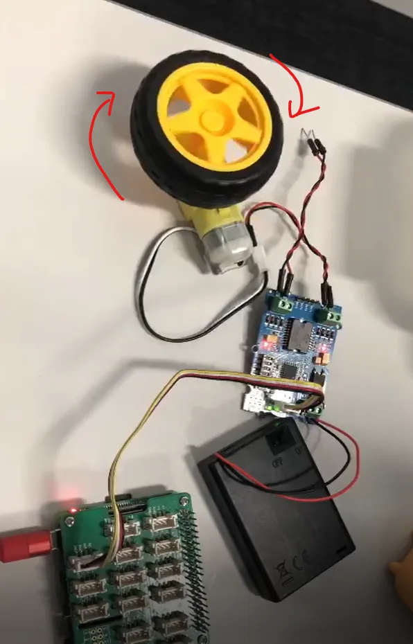 電機驅動器:將電機 M1 設置為速度 - 輸出 2